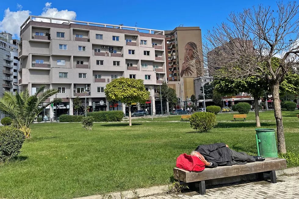 Das Haus in der Rruga e Dibrës 25, entworfen von Maks Velo