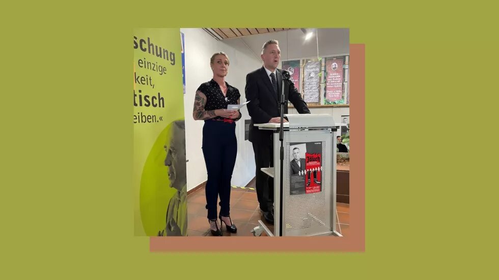 Carmen Pestka und Jörg Schlenker haben die Ausstellung Ewald Jauch und die Kinder vom Bullenhuser Damm kuratiert und umgesetzt.