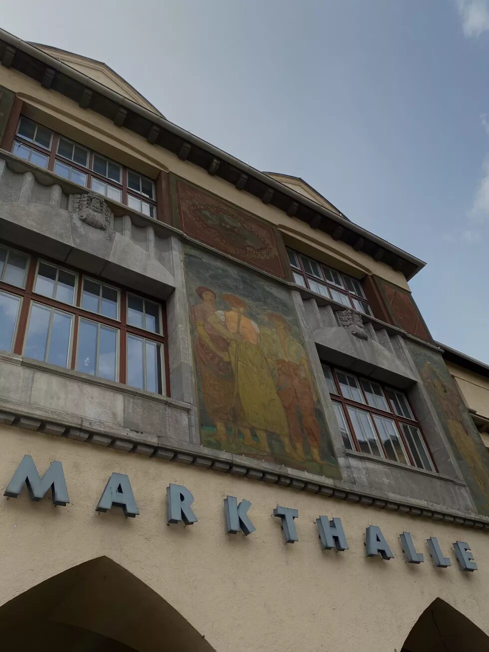 Fassade mit Schriftzug "Markthalle"